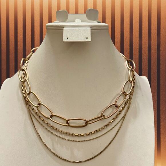 ๐HP!๐ Layered Gold Tone Chain Link Necklace - Picture 3 of 10